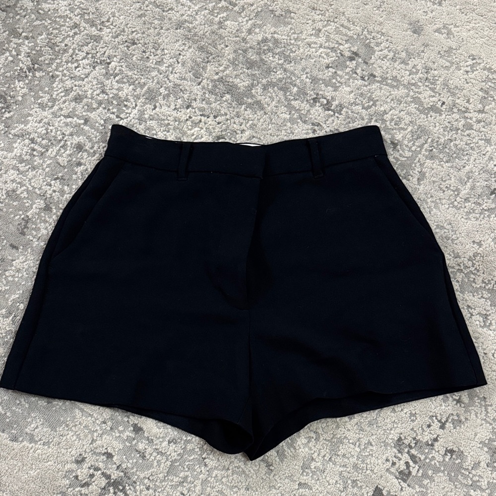 Aritzia Wilfred Crepette Classic Black Women's Shorts